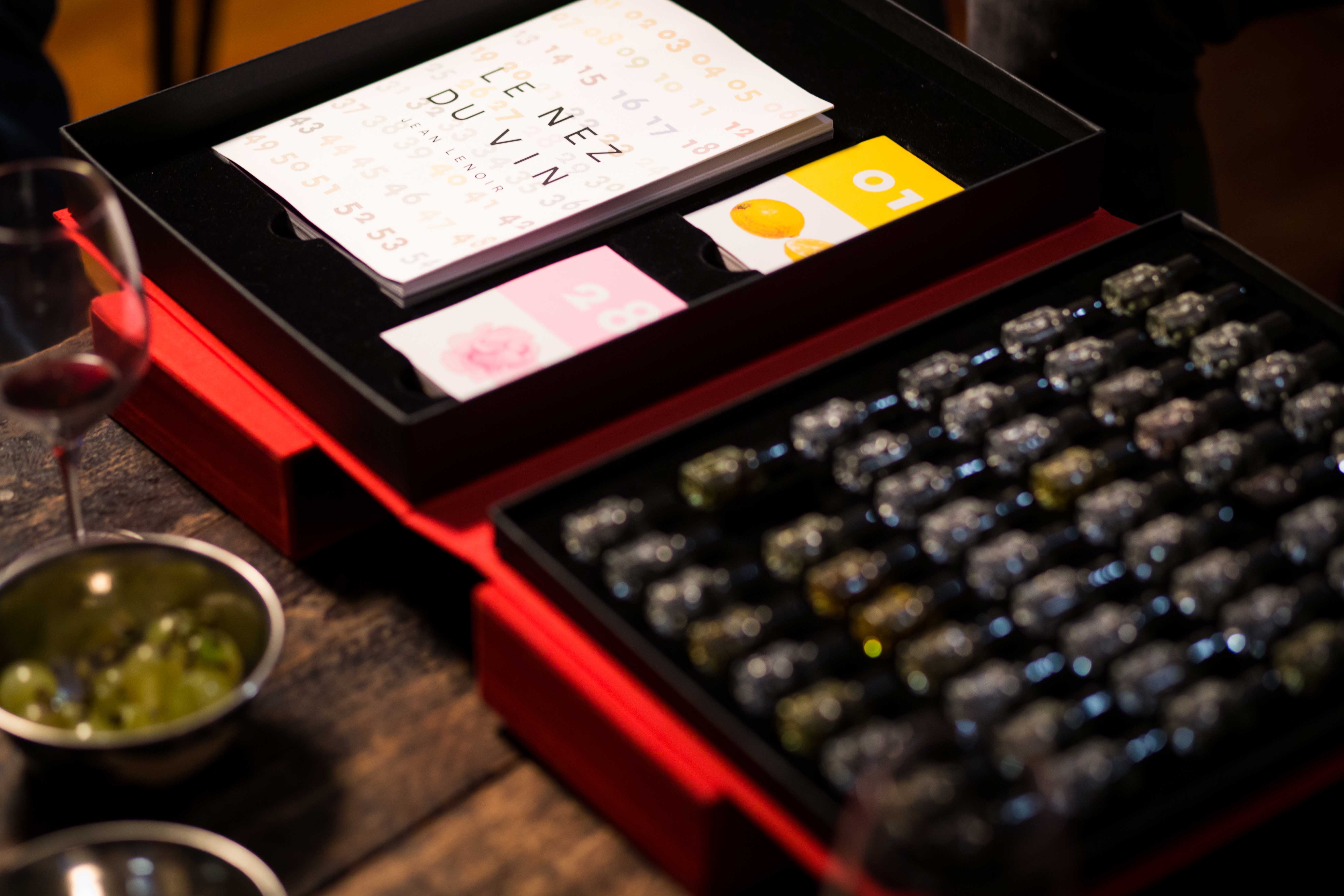 Wine Aroma Kit Le Nez Du Vin 54 Wine Aromas by Jean Lenoir