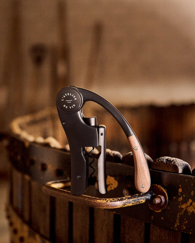 Oeno Motion Madera y Negro – Sacacorchos de Palanca con Mango de Nogal
